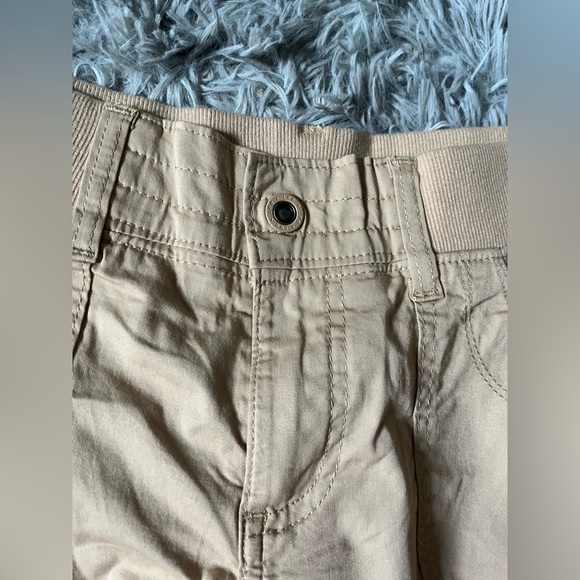 Mid Rise Capri Cargo Pants - Picture 3 of 6